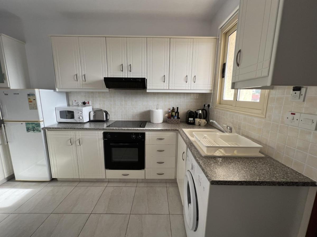 Royal-Seacrest Paphos-Center Vip Apartment Luaran gambar